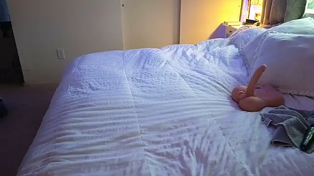 JESS LOVES online show from February 22, 5:25 pm