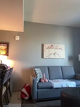 JESS LOVES online show from March 9, 4:00 pm