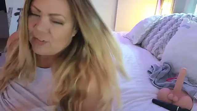 JESS LOVES online show from March 16, 6:10 pm