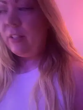 JESS LOVES online show from November 23, 6:29 pm