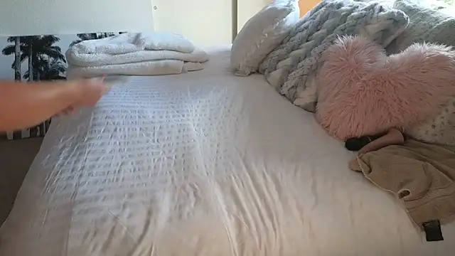 JESS LOVES online show from April 17, 6:22 pm