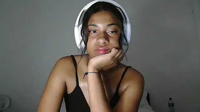 dark enchantress  online show from February 17, 10:40 pm