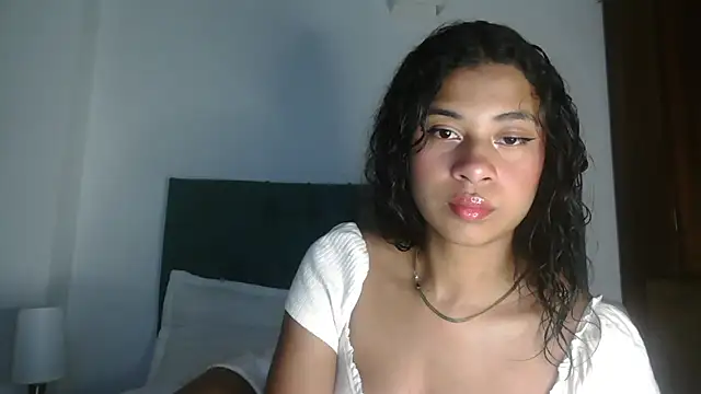 Snapshot of dark_enchantress_ chatting on September 18, 5:43 am dark enchantress online show from September 18, 5:43 am