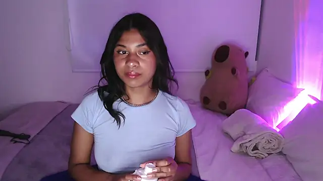 Snapshot of dark_enchantress_ chatting on February 23, 2:51 am dark enchantress online show from February 23, 2:51 am