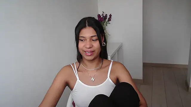 Snapshot of dark_enchantress_ chatting on February 14, 9:32 pm dark enchantress online show from February 14, 9:32 pm