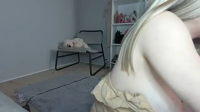 Snapshot of BelieveinEmliy chatting on September 9, 8:13 am BelieveinEmliy online show from September 9, 8:13 am