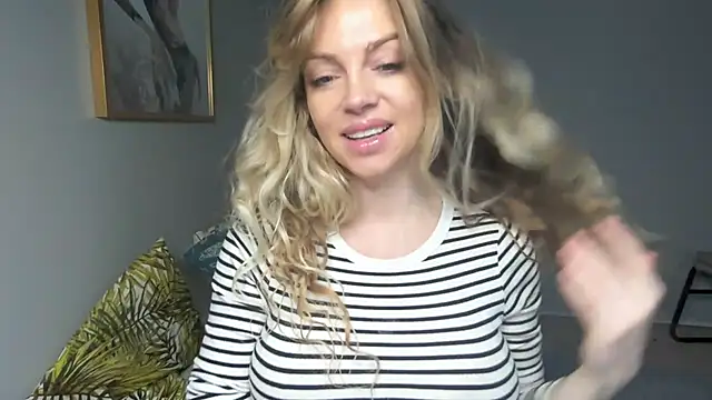 Snapshot of BelieveinEmliy chatting on February 12, 3:49 pm BelieveinEmliy online show from February 12, 3:49 pm