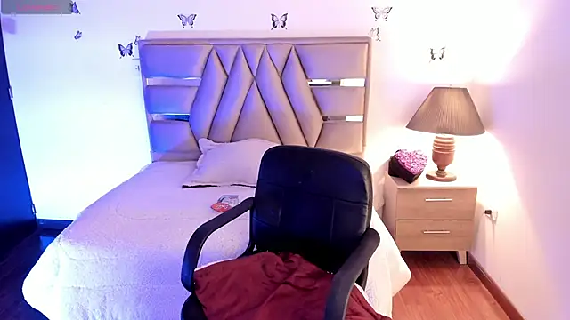 Snapshot of cristie_ortiz chatting on March 17, 11:02 pm cristie ortiz online show from March 17, 11:02 pm