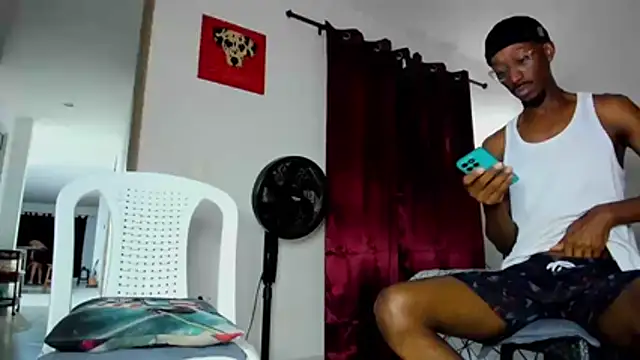 Cloudy pigDude online show from June 18, 4:44 am
