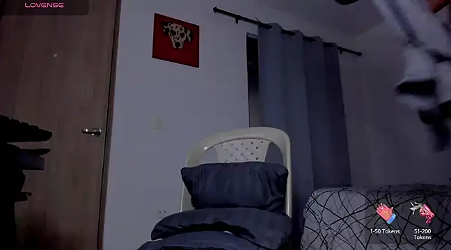 Snapshot of Cloudy_pigDude chatting on March 18, 4:29 am Cloudy pigDude online show from March 18, 4:29 am