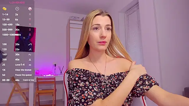 HotCarolineXO online show from March 9, 3:27 pm