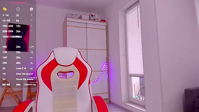 HotCarolineXO online show from February 27, 12:56 pm