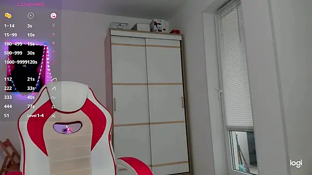 HotCarolineXO online show from October 29, 12:37 pm