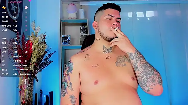 Snapshot of Thomas_chubbyxhot chatting on February 9, 10:21 pm Thomas chubbyxhot online show from February 9, 10:21 pm