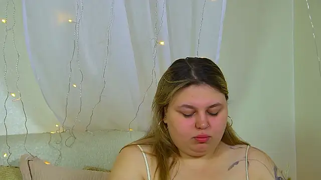 LillianKim online show from March 18, 6:31 pm