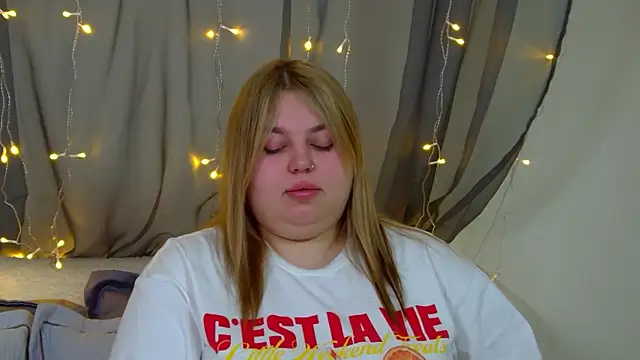 LillianKim online show from November 16, 6:40 am