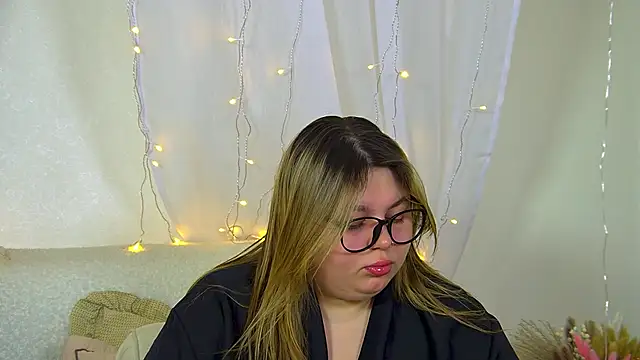 LillianKim online show from March 25, 6:29 pm