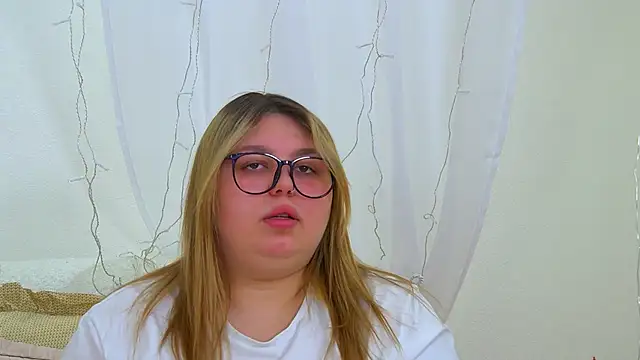 LillianKim online show from March 13, 6:35 pm