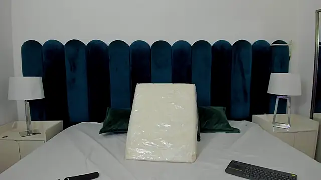 marianaaguii online show from November 16, 1:27 pm