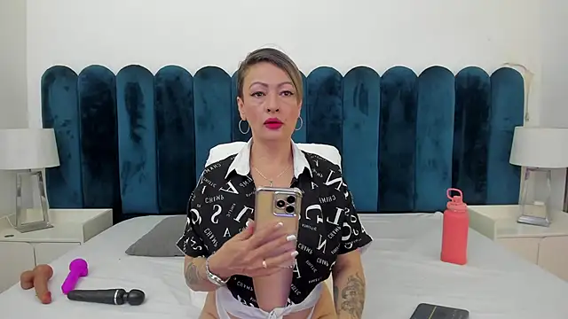 marianaaguii online show from May 17, 4:07 pm