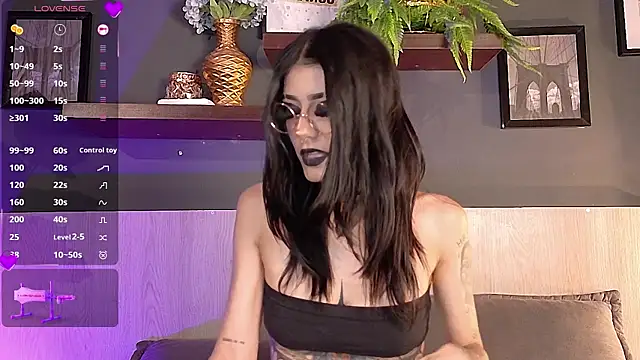 Mackenzie Moore online show from October 25, 10:10 pm