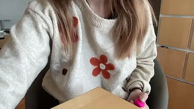 Mollyy998 online show from October 27, 7:20 am