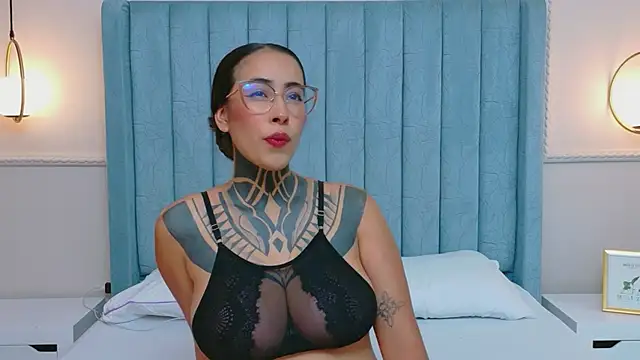 NicoleBlum online show from May 14, 7:33 pm