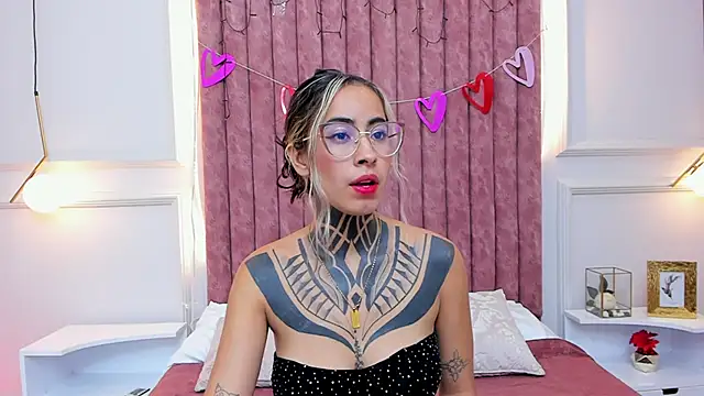 Snapshot of NicoleBlum chatting on February 12, 5:48 pm NicoleBlum online show from February 12, 5:48 pm