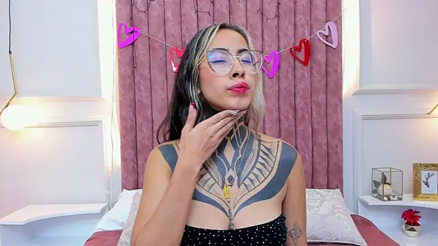 Snapshot of NicoleBlum chatting on February 12, 2:43 pm NicoleBlum online show from February 12, 2:43 pm