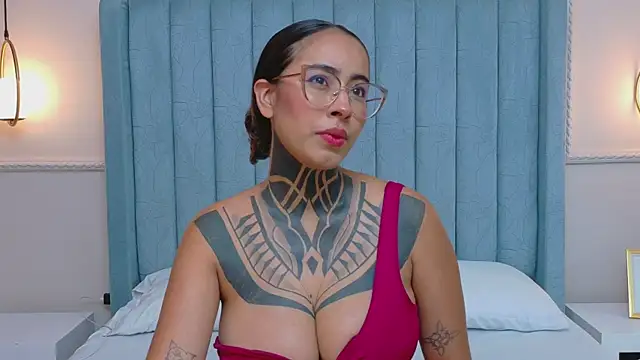 NicoleBlum online show from May 18, 7:29 pm
