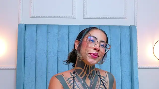 NicoleBlum online show from June 16, 7:47 pm