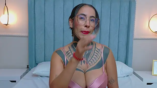 NicoleBlum online show from May 25, 7:56 pm