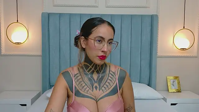 NicoleBlum online show from April 15, 7:58 pm