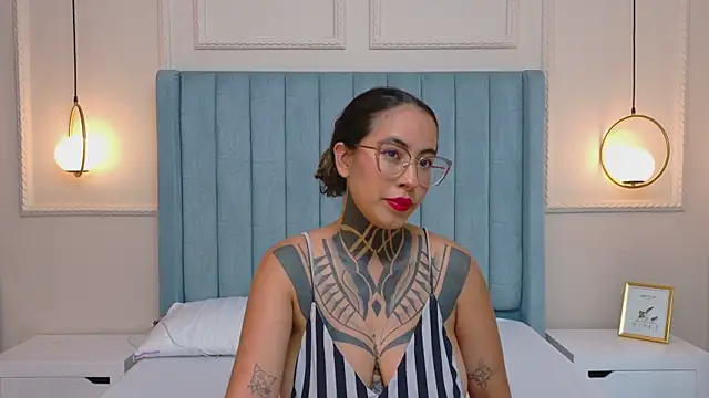 NicoleBlum online show from May 5, 4:43 pm
