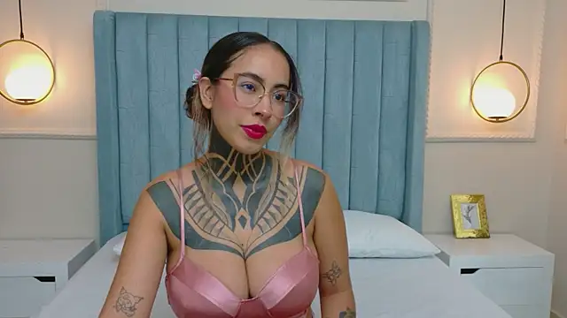 NicoleBlum online show from April 15, 7:51 pm