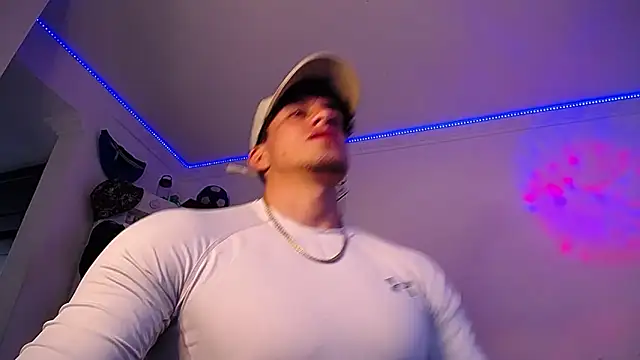 Snapshot of strongboy_ chatting on November 25, 7:03 pm strongboy online show from November 25, 7:03 pm