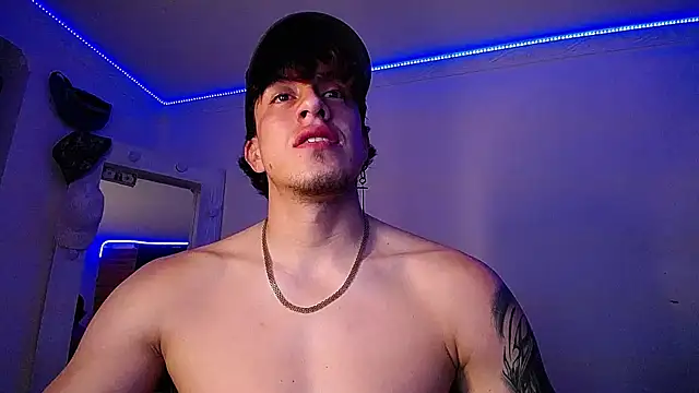 Snapshot of strongboy_ chatting on January 9, 3:36 am strongboy online show from January 9, 3:36 am