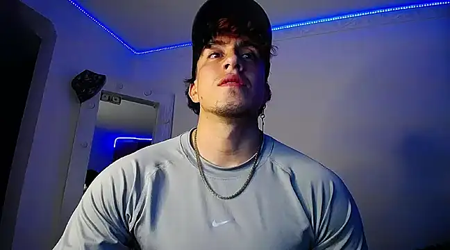 Snapshot of strongboy_ chatting on December 24, 5:27 am strongboy online show from December 24, 5:27 am