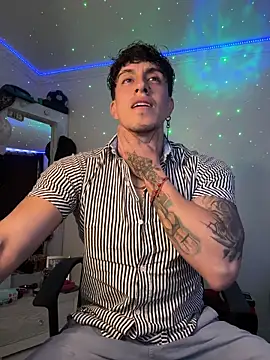 strongboy  online show from December 21, 9:15 pm