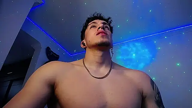 Snapshot of strongboy_ chatting on November 4, 7:17 pm strongboy online show from November 4, 7:17 pm