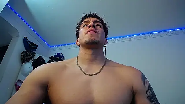 Snapshot of strongboy_ chatting on October 6, 7:03 pm strongboy online show from October 6, 7:03 pm