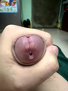 Snapshot of Enda_21 chatting on December 5, 9:52 am Enda 21 online show from December 5, 9:52 am