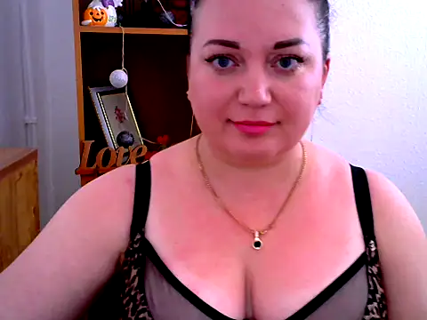 AmanaGi online show from November 3, 4:43 pm