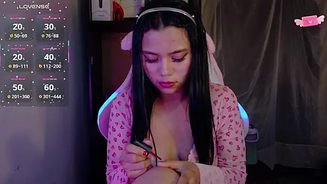 Snapshot of -Camila_ chatting on February 27, 4:24 am -Camila online show from February 27, 4:24 am