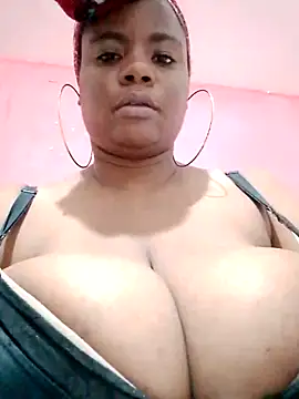 Snapshot of bigtitssxx chatting on March 21, 4:40 pm bigtitssxx online show from March 21, 4:40 pm
