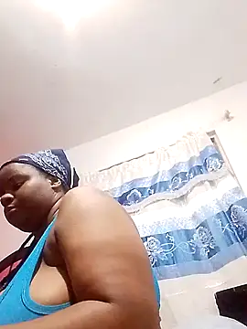 Snapshot of bigtitssxx chatting on February 25, 7:09 am bigtitssxx online show from February 25, 7:09 am