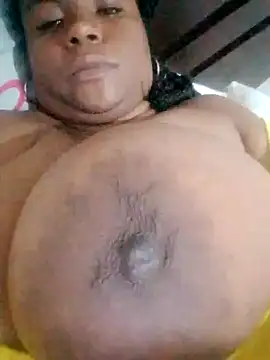 Snapshot of bigtitssxx chatting on December 15, 1:54 pm bigtitssxx online show from December 15, 1:54 pm