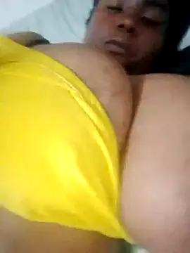 Snapshot of bigtitssxx chatting on December 15, 4:59 pm bigtitssxx online show from December 15, 4:59 pm
