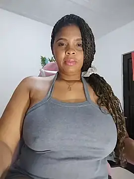 Snapshot of collegechica chatting on February 20, 6:26 am collegechica online show from February 20, 6:26 am