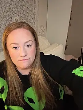 Snapshot of cinnatitties chatting on November 2, 6:24 pm cinnatitties online show from November 2, 6:24 pm